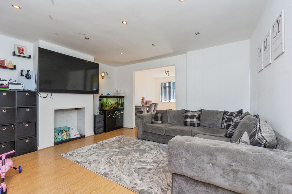 Property photo 3 of 10 Pbox-Img.Jpg