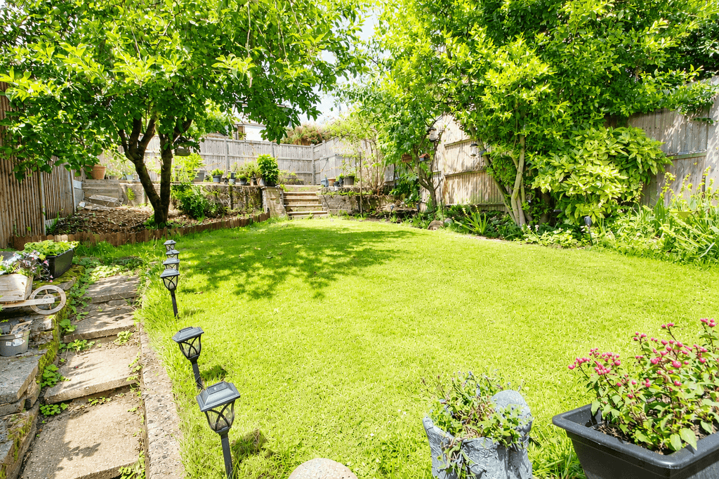 Property photo 1 of 25 Three Bedroom Semi Detached House For Sale