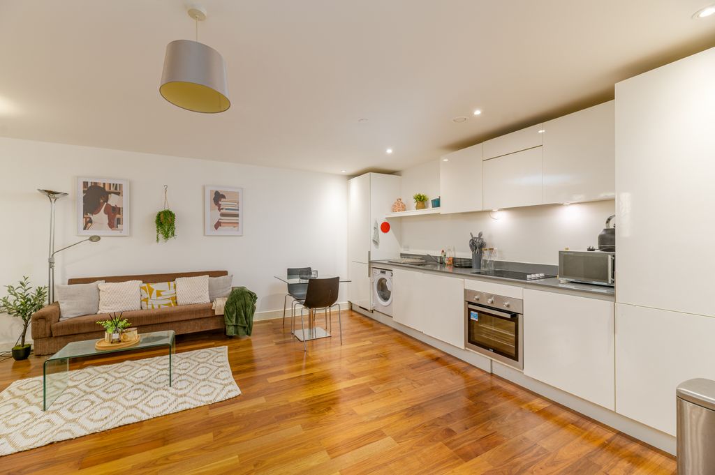 Property photo 3 of 11 06