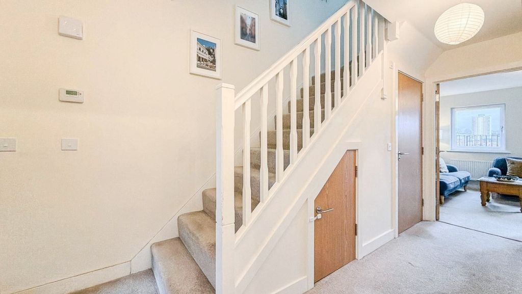 Property photo 3 of 20 Pbox-Img.Jpg