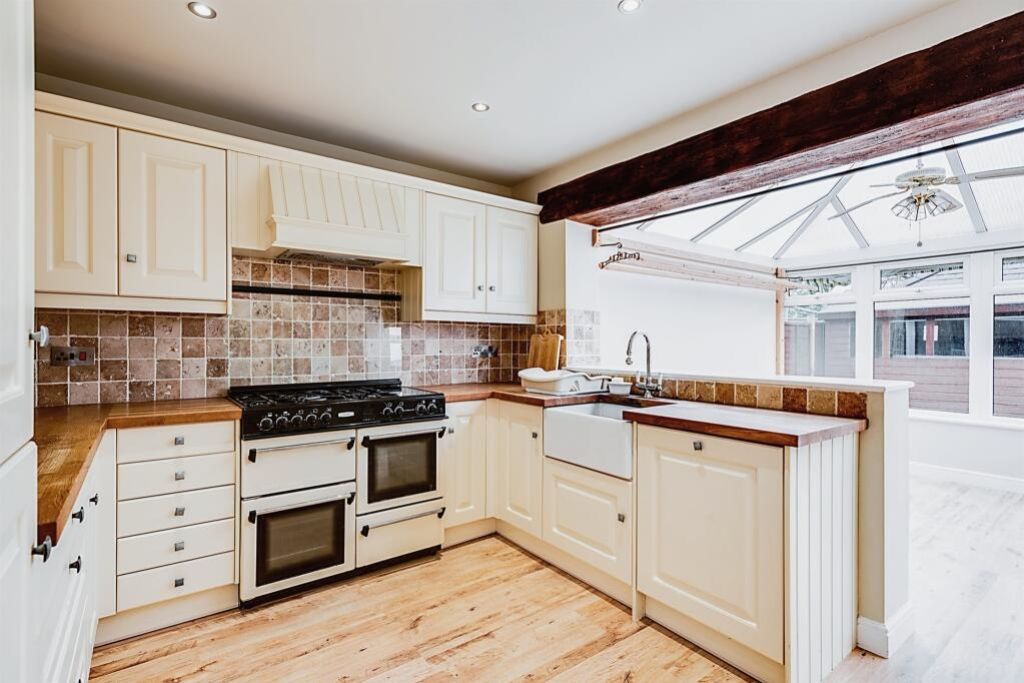 Property photo 2 of 21 Calum Kitchen 2