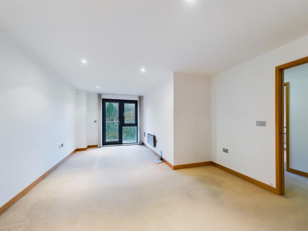 Property photo 3 of 13 Cam01268G0-Pr0011-Still001.Jpg