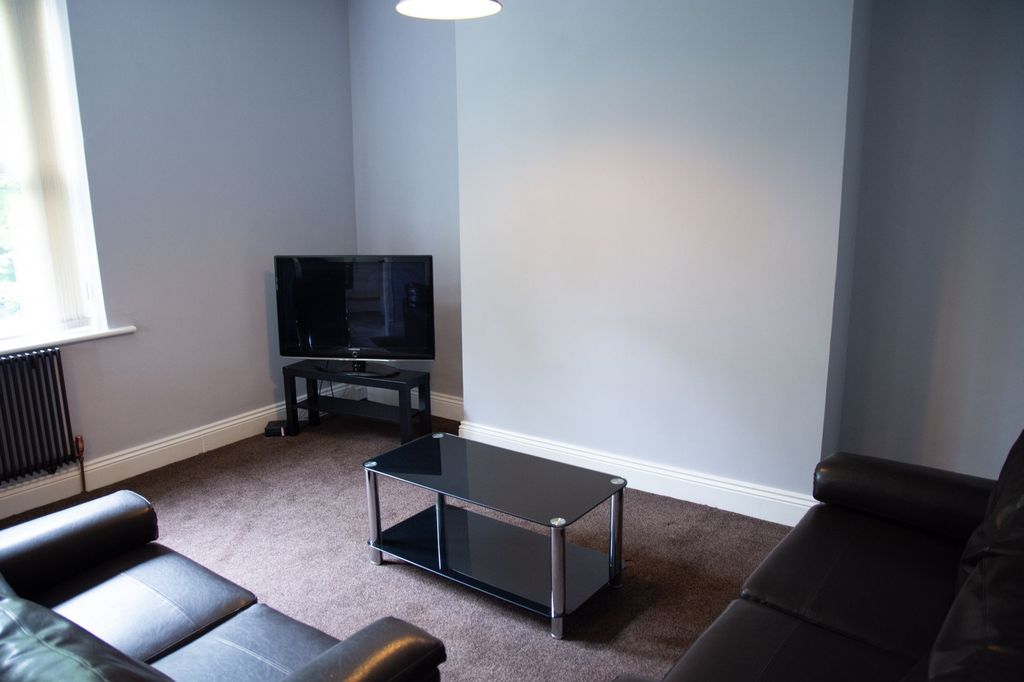 Property photo 2 of 5 A Modern And Tidy Living Room Featuring Comfortabl...