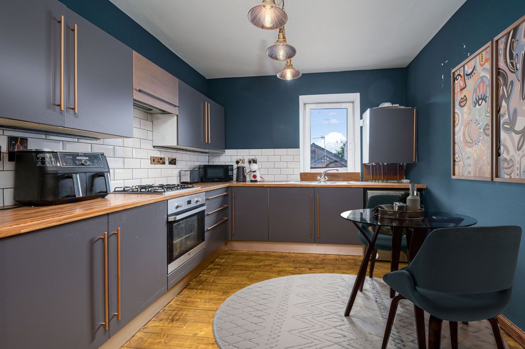 Property photo 3 of 16 Kitchen / Dining