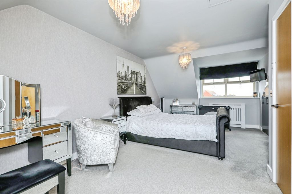 Property photo 3 of 19