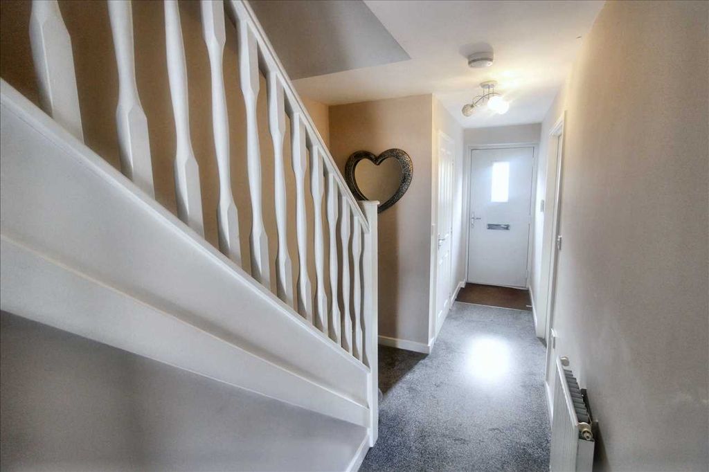 Property photo 2 of 20 Entrance Hall