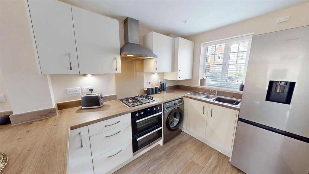Property photo 2 of 14 Kitchen