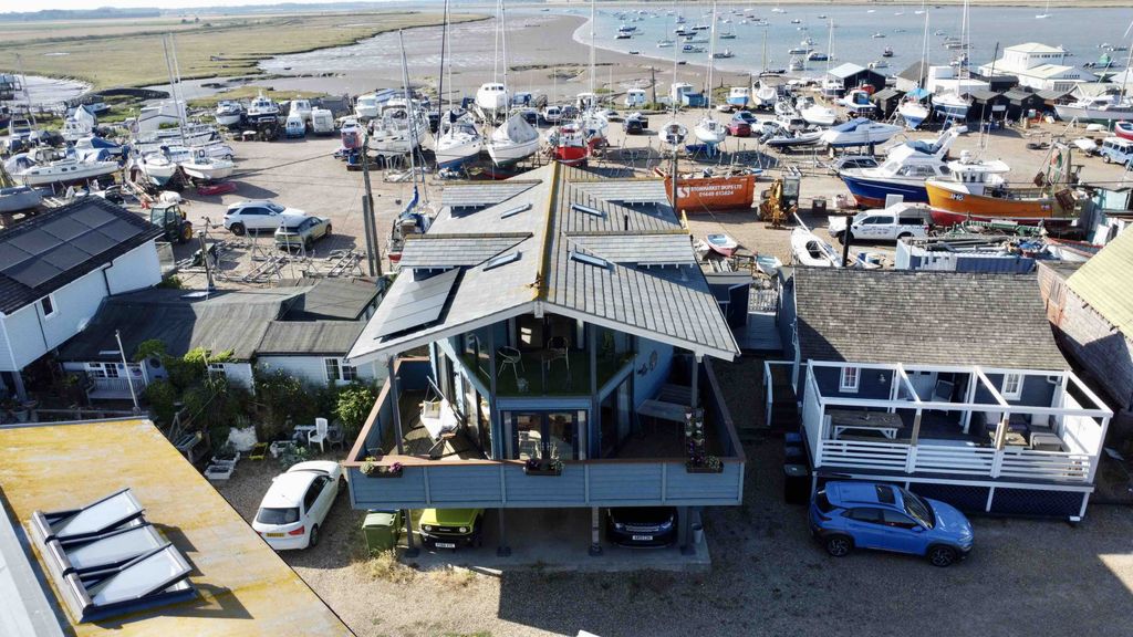 Property photo 1 of 32 2 Bedroom Detached Unique Waterside Home For Sale - Felixstowe Ferry - Wainwrights
