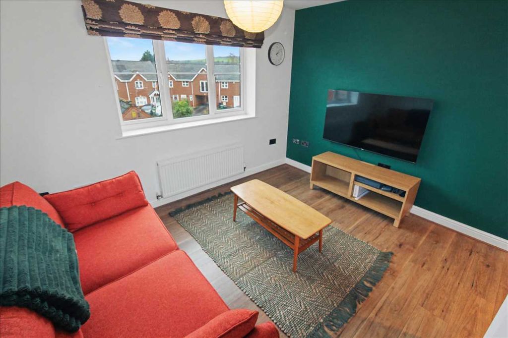 Property photo 3 of 12 Lounge