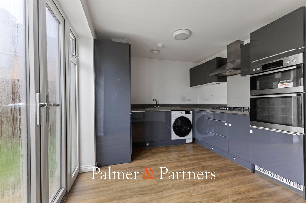 Property photo 2 of 18 Picture No. 13