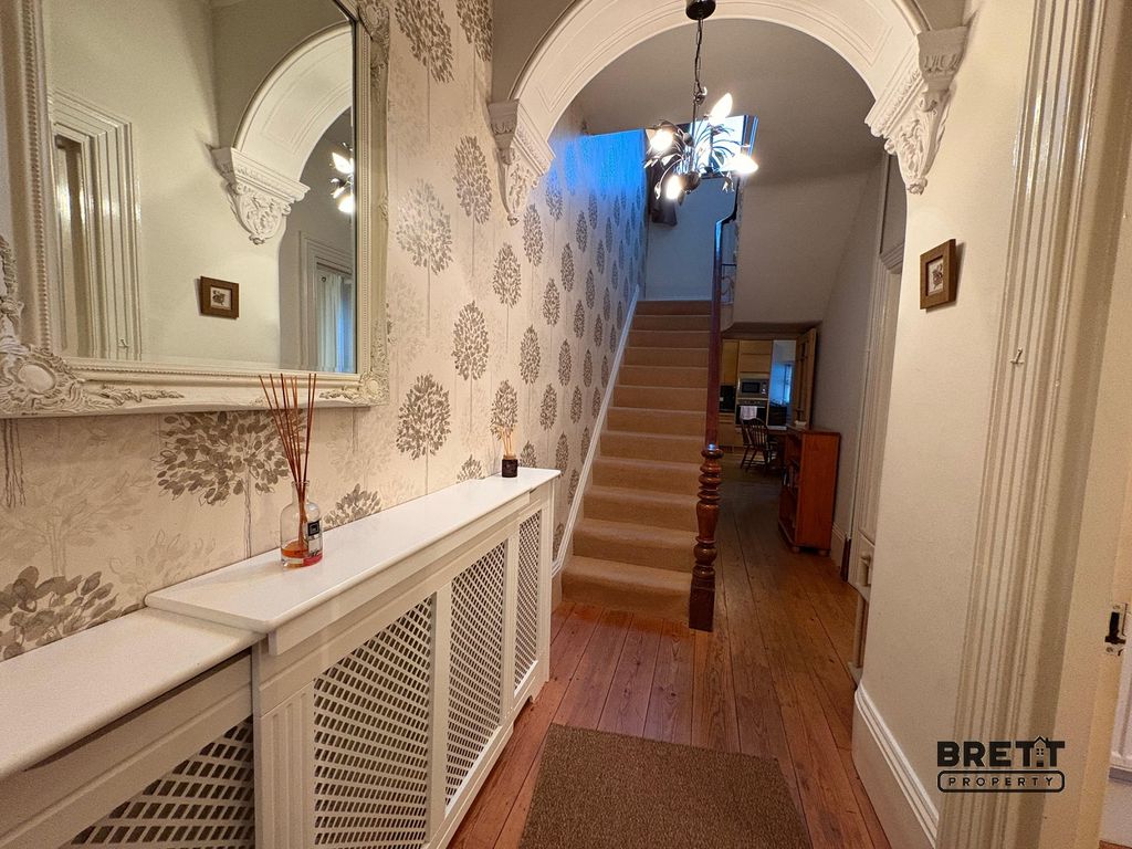 Property photo 2 of 12 Hallway