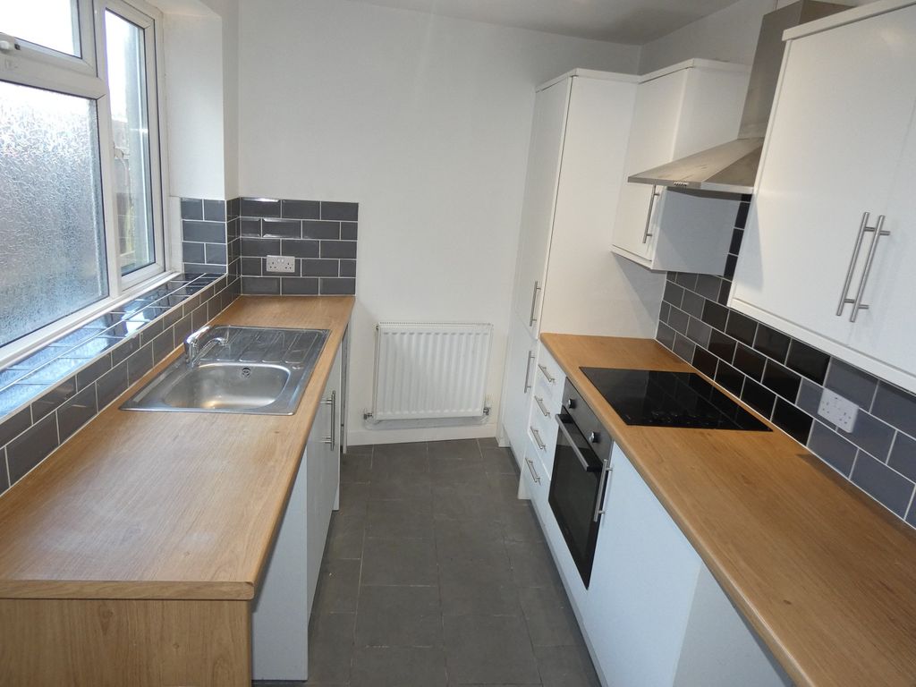 Property photo 3 of 9 Kitchen