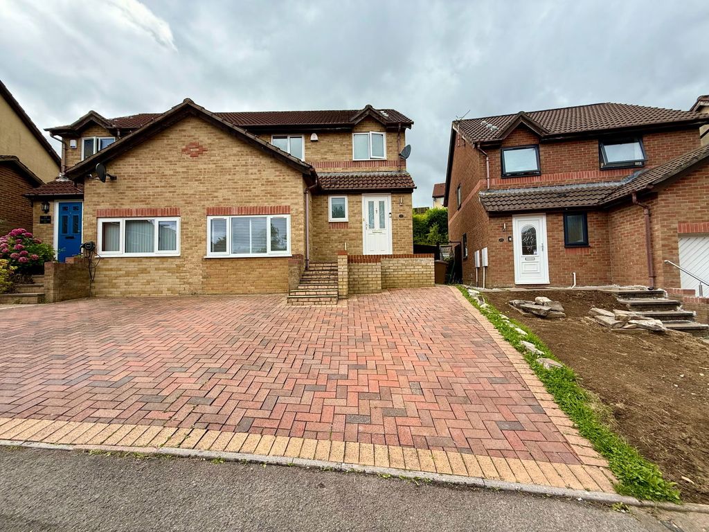 Property photo 1 of 32