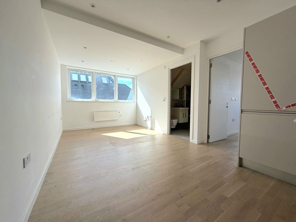 Property photo 2 of 9 Reception/Kitchen