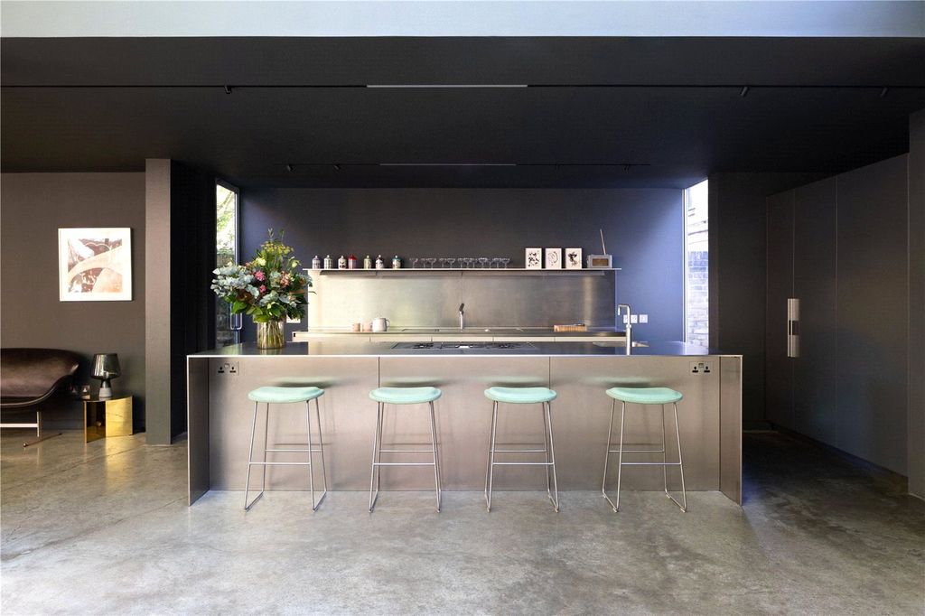 Property photo 2 of 14 Kitchen