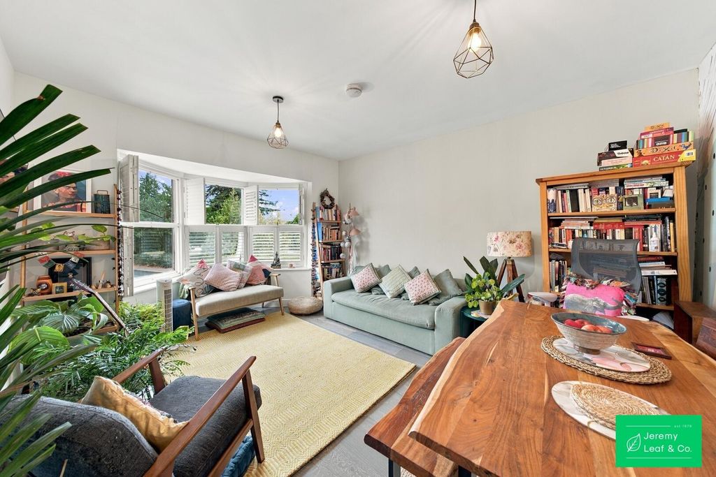 Property photo 1 of 14 Living Room
