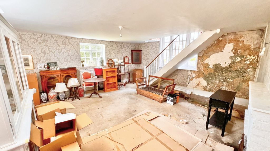 Property photo 3 of 19