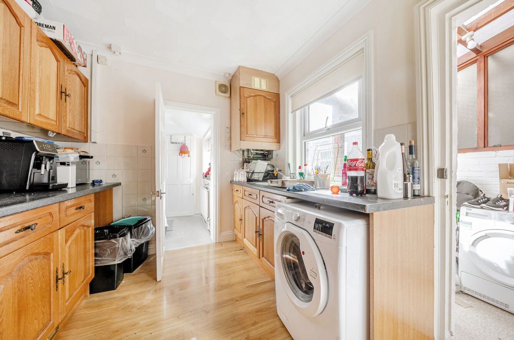 Property photo 3 of 12 1431310-16-69c505...