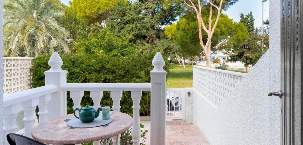 Property photo 2 of 28