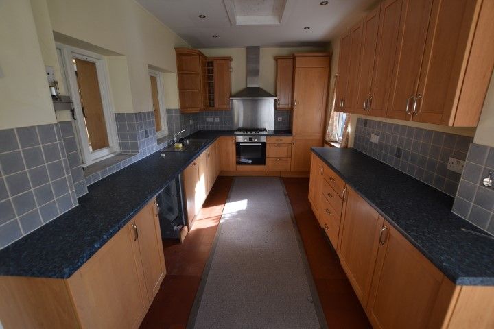 Property photo 2 of 27
