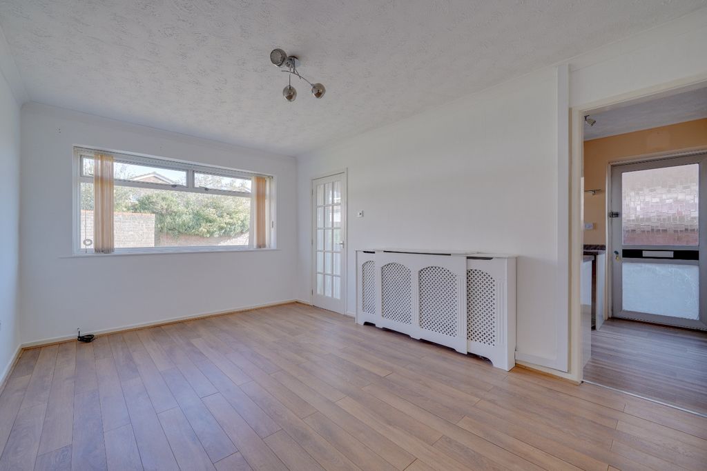 Property photo 3 of 12 4492643