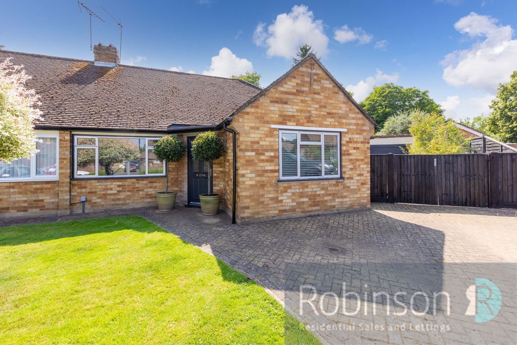 Property photo 1 of 16 8 Silver Close-7