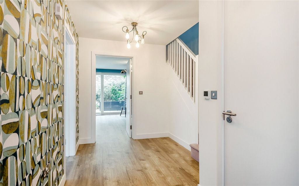 Property photo 2 of 14 Entrance