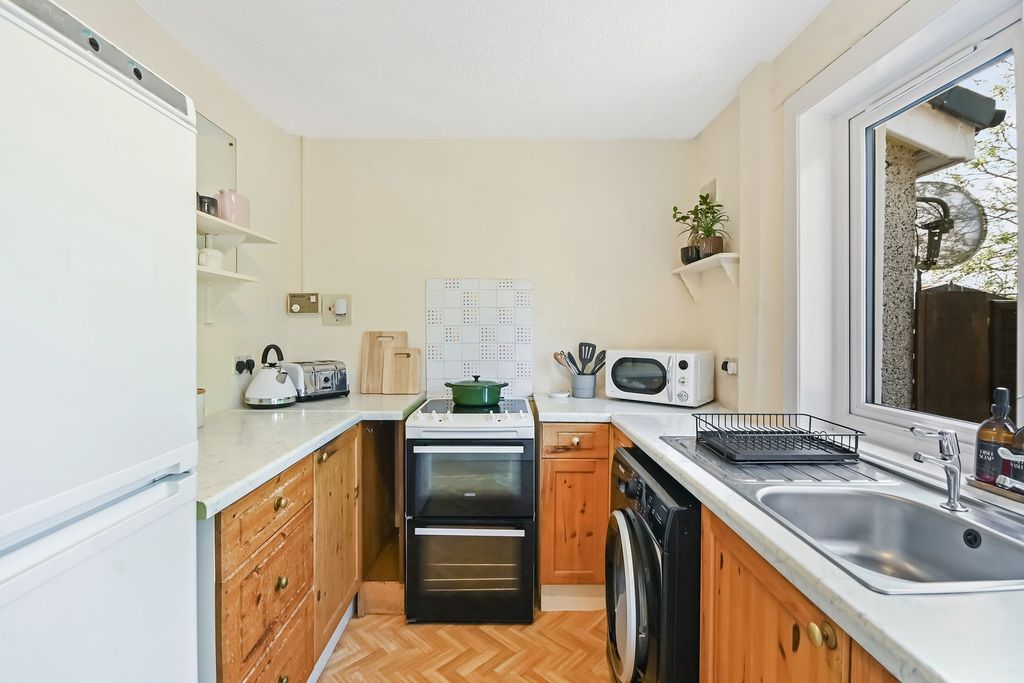 Property photo 2 of 19 Kitchen