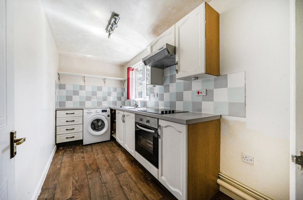 Property photo 3 of 14 Kitchen
