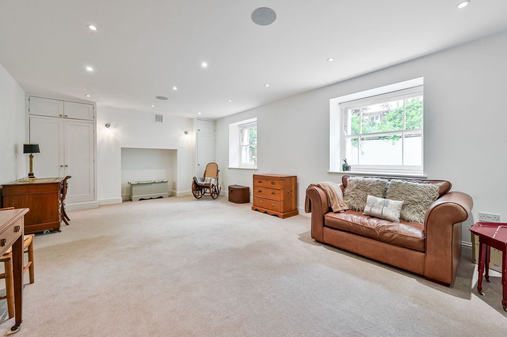 Property photo 1 of 30