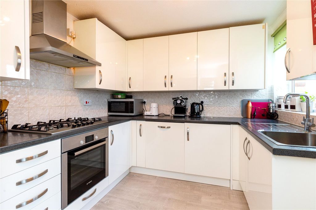 Property photo 3 of 10 Kitchen