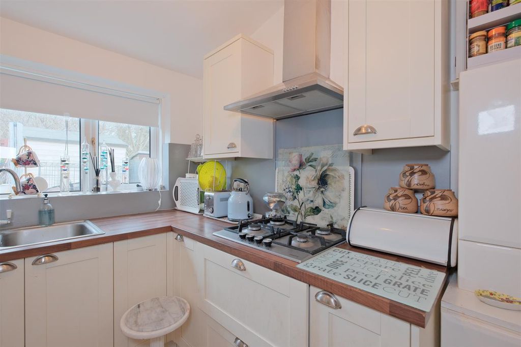 Property photo 3 of 12 Kitchen