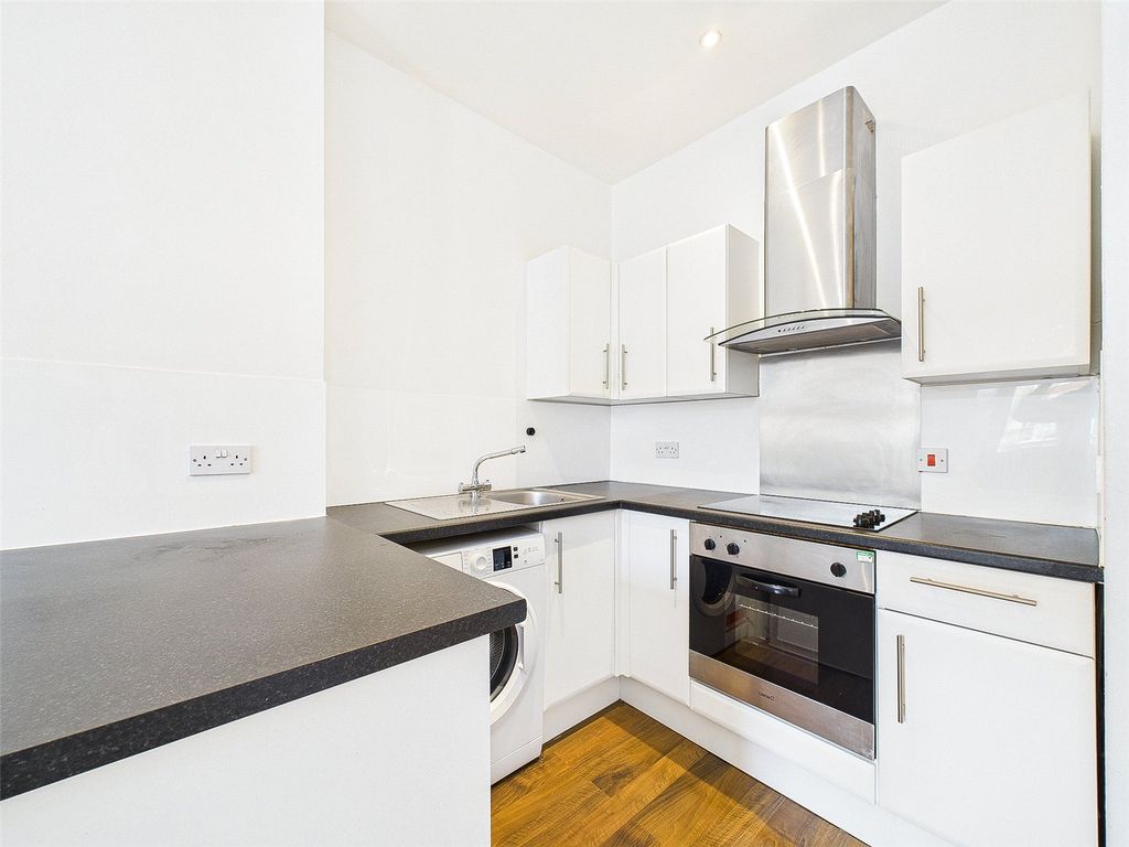 Property photo 3 of 23 Picture No. 12