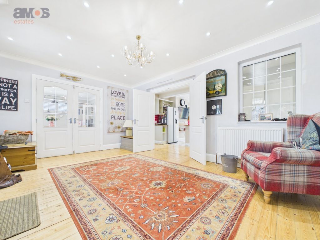 Property photo 3 of 33 5435166