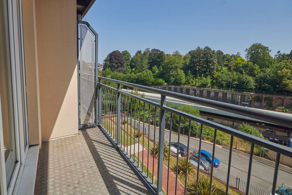 Property photo 3 of 10 Balcony