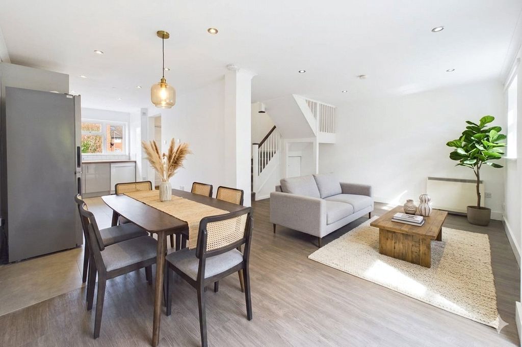 Property photo 2 of 19 Living/ Dining Room