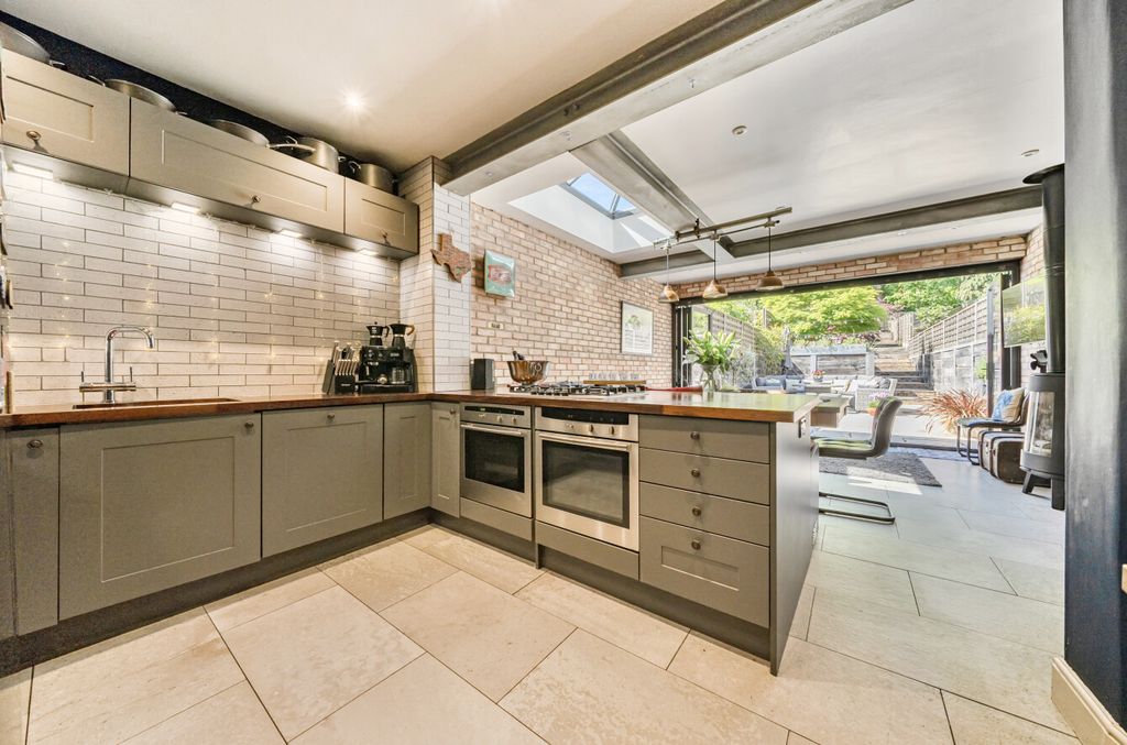 Property photo 2 of 13 1-69Fa1Deb9Afcd-1433843 (22)-1