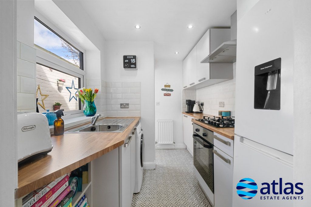 Property photo 3 of 18 Kitchen