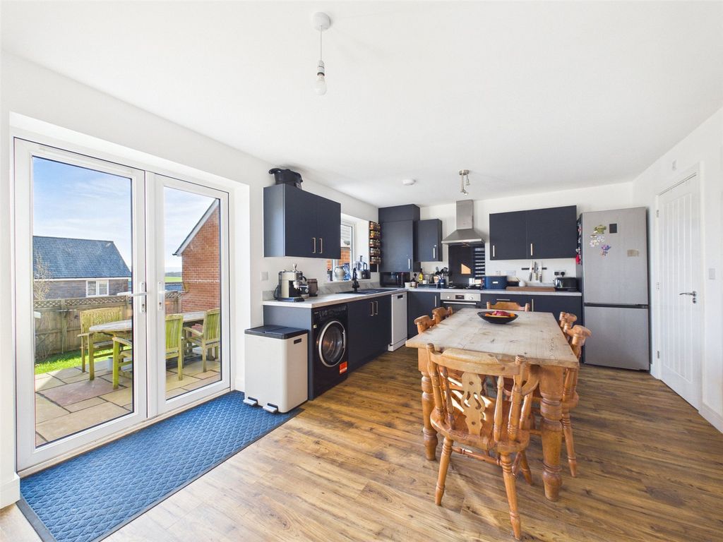 Property photo 2 of 15 Kitchen / Dining