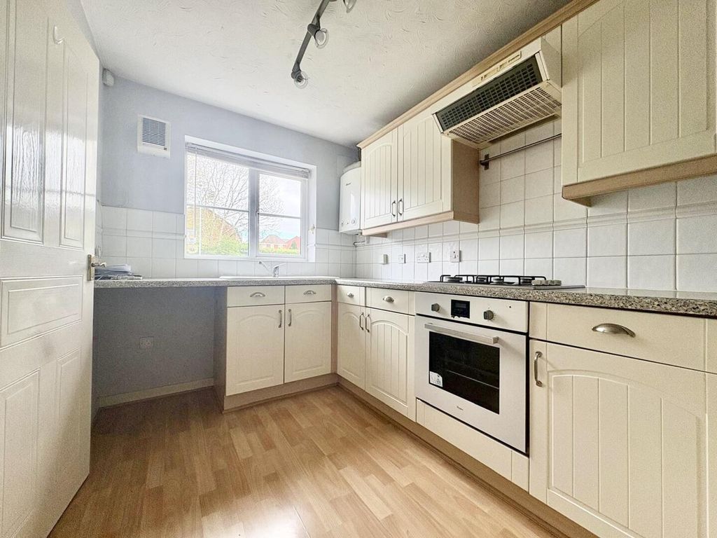 Property photo 3 of 19 Kitchen