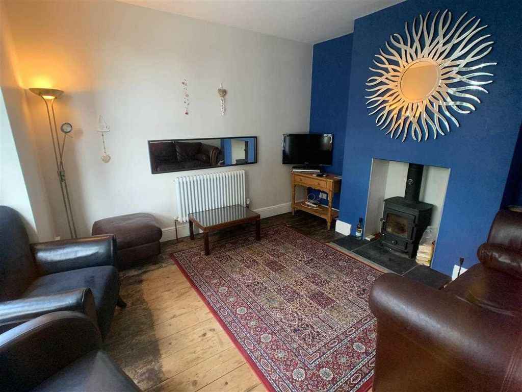 Property photo 3 of 12 Lounge