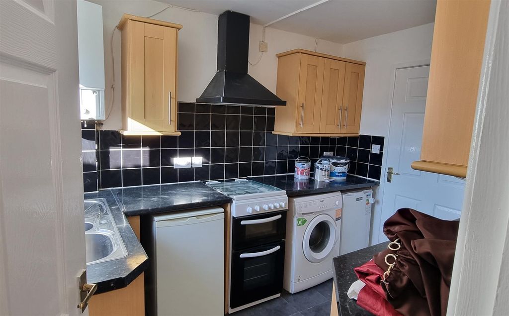 Property photo 2 of 12 Kitchen