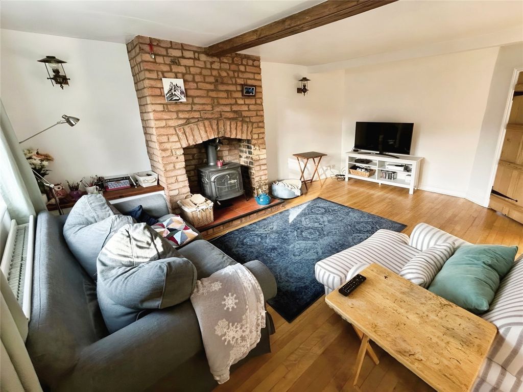 Property photo 3 of 23 Lounge