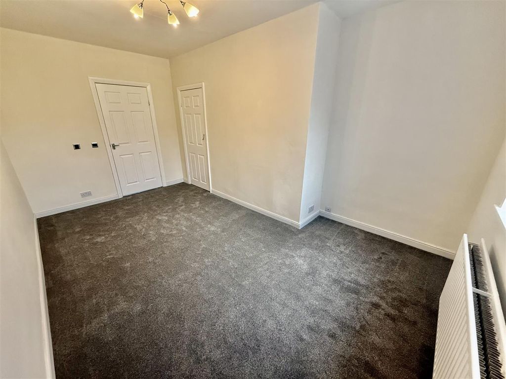 Property photo 3 of 10 Lounge