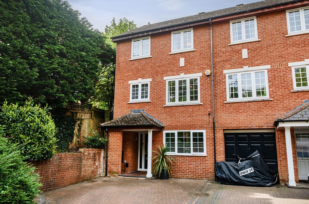 Property photo 1 of 17 1450254-1-69F0988...