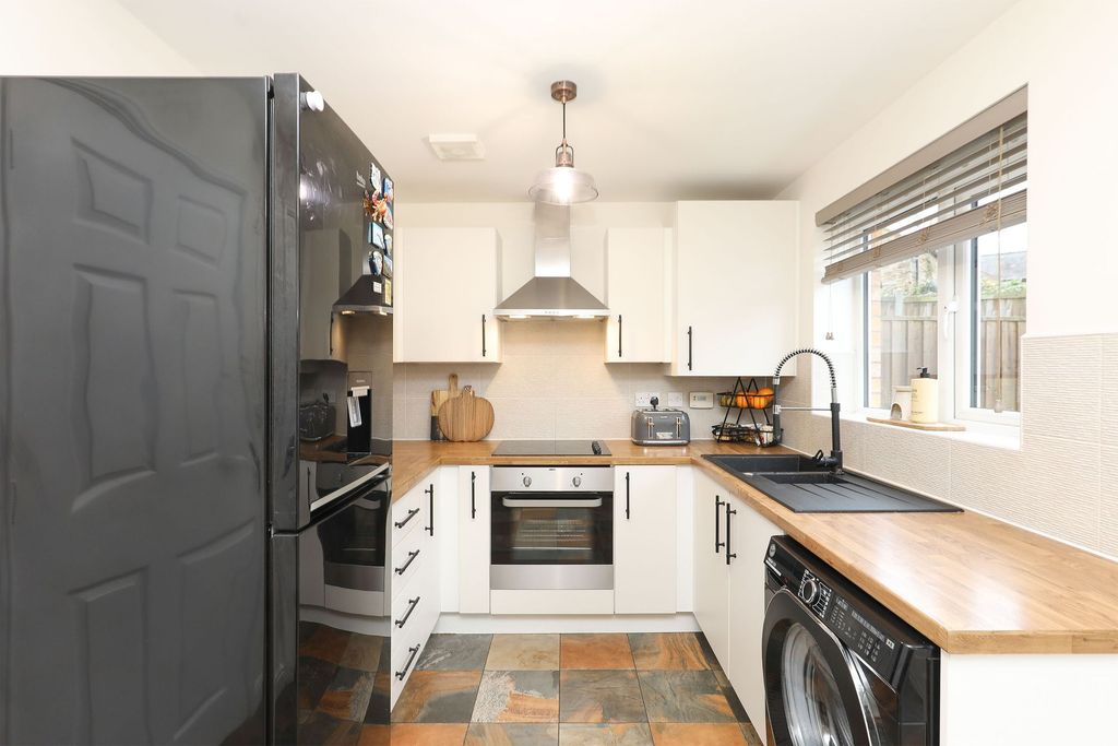 Property photo 3 of 23