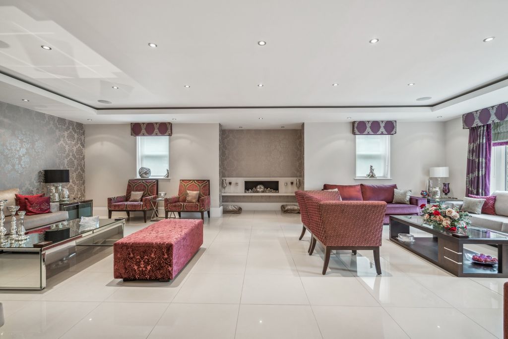 Property photo 3 of 35