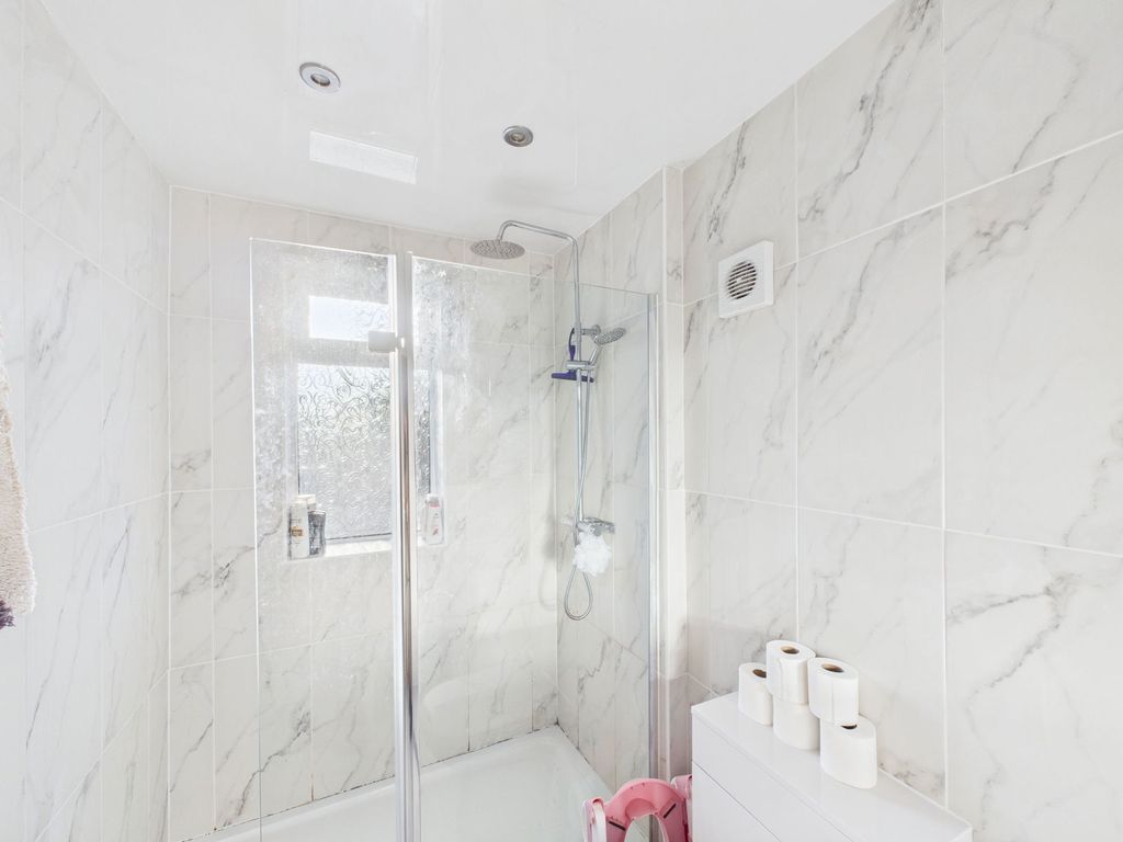 Property photo 2 of 27