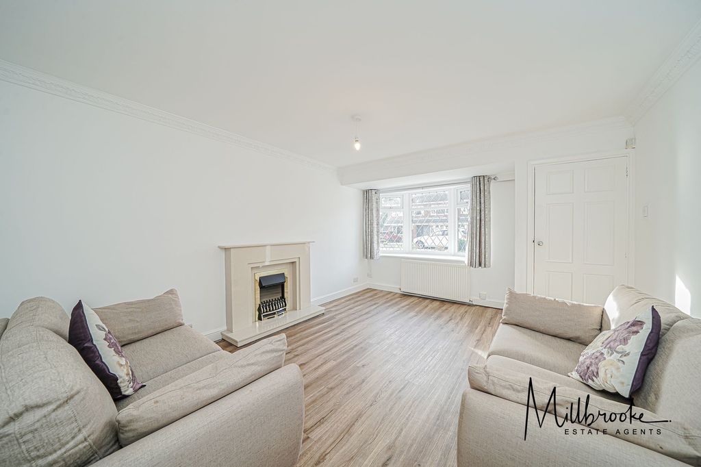 Property photo 2 of 27