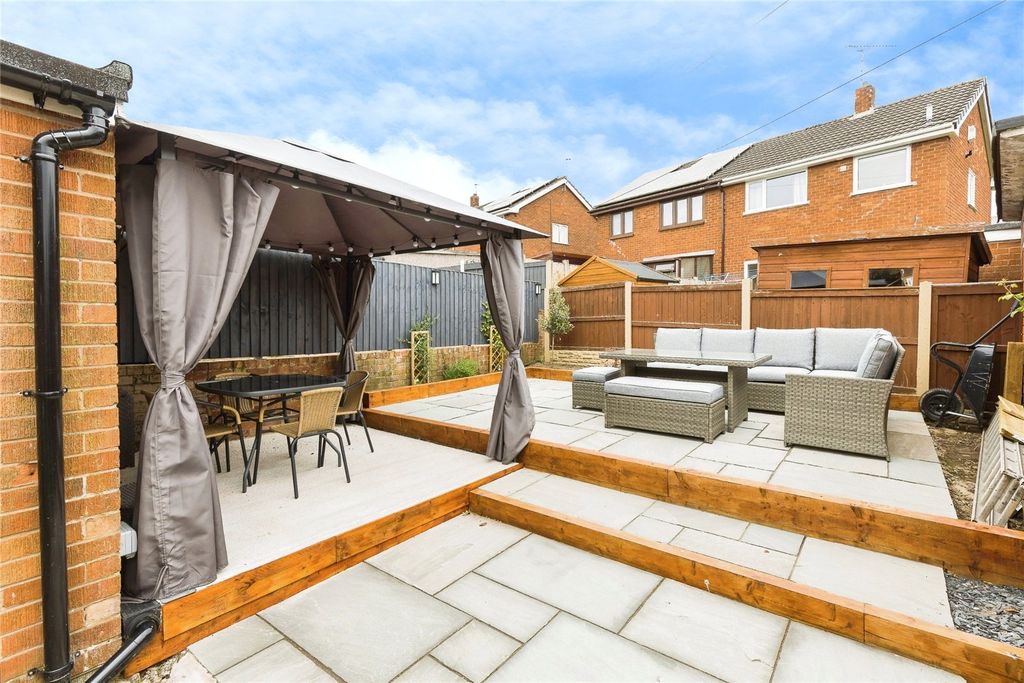 Property photo 2 of 21 Outdoor Entertaining